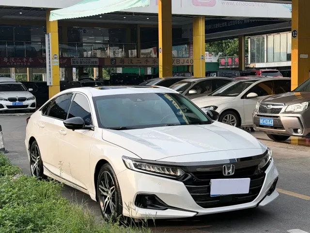 Honda Accord — Фото автомобиля 3