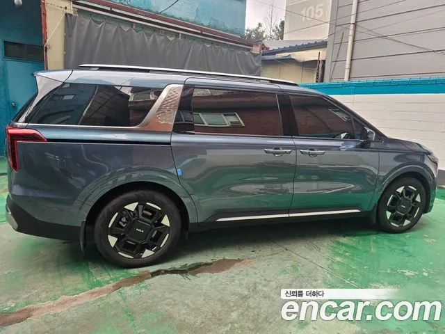 Kia Carnival Generation 4 — Фото автомобиля 2