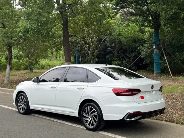 Volkswagen Lavida — Фото автомобиля 15