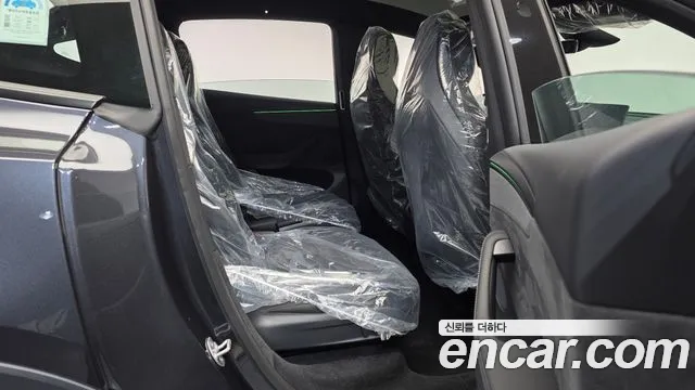 Tesla Model Y — Фото автомобиля 18