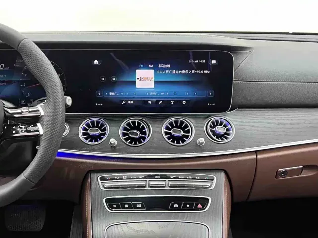 Mercedes-Benz E-Class — Фото автомобиля 20