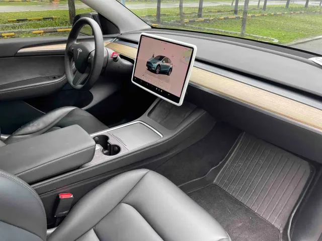 Tesla Model Y — Фото автомобиля 11