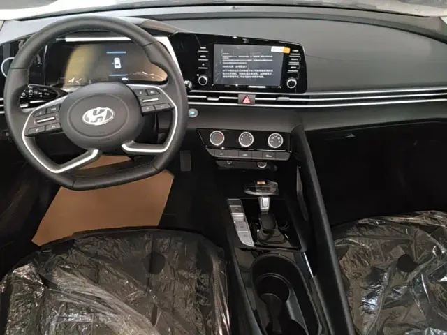 Hyundai Elantra — Фото автомобиля 9
