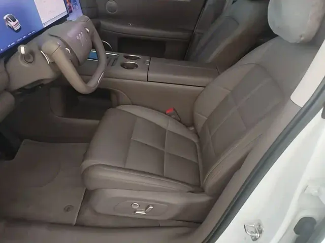 IM Motors LS6 — Фото автомобиля 14