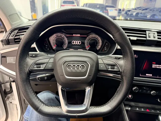 Audi Q3 — Фото автомобиля 14