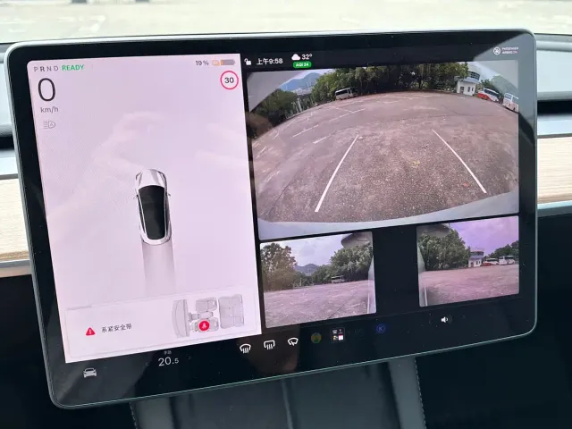 Tesla Model 3 — Фото автомобиля 11