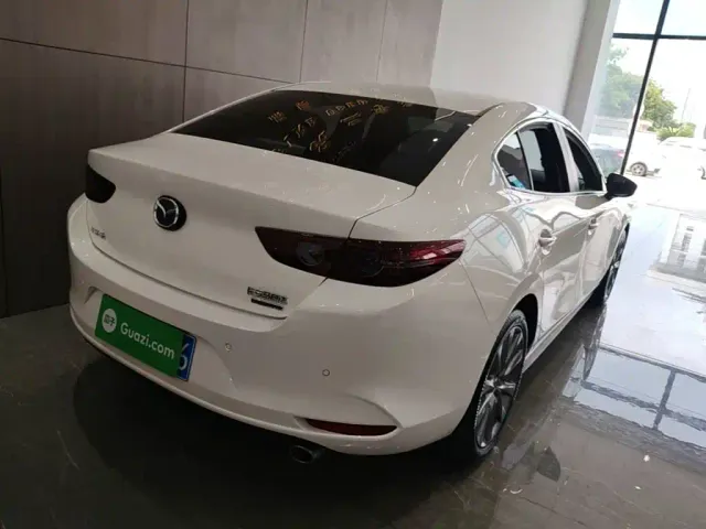 Mazda Axela — Фото автомобиля 6