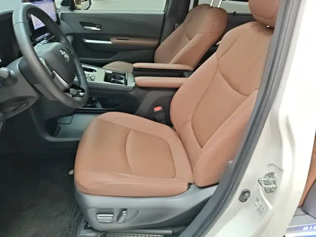 Toyota Sienna — Фото автомобиля 14