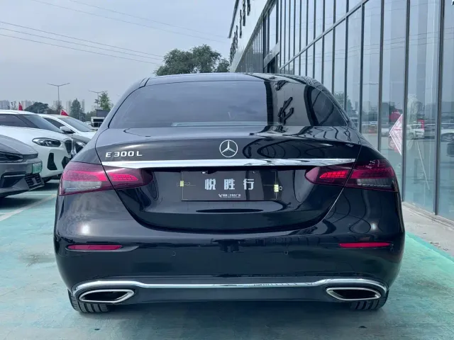 Mercedes-Benz E-Class — Фото автомобиля 6