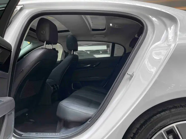 Jaguar XEL — Фото автомобиля 9