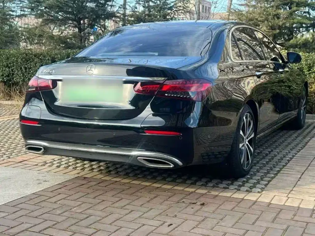 Mercedes-Benz E-Class — Фото автомобиля 4