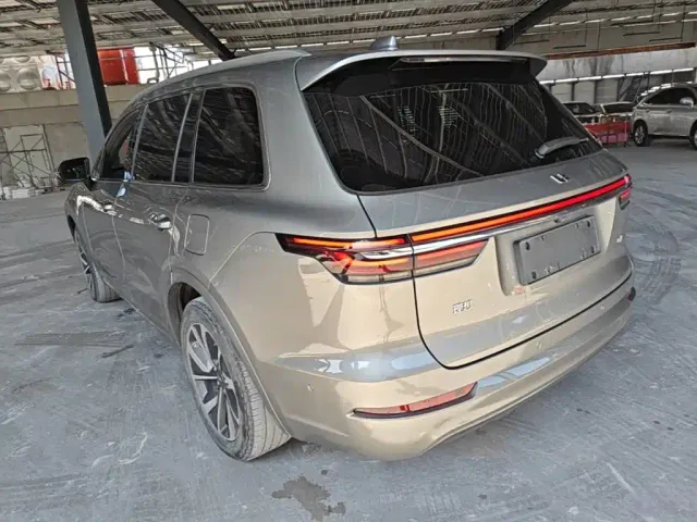 Li Auto ONE — Фото автомобиля 4