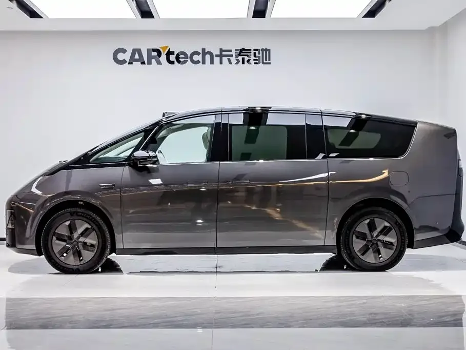 Li Auto Li Auto MEGA 2024 Ultra — Фото автомобиля 4
