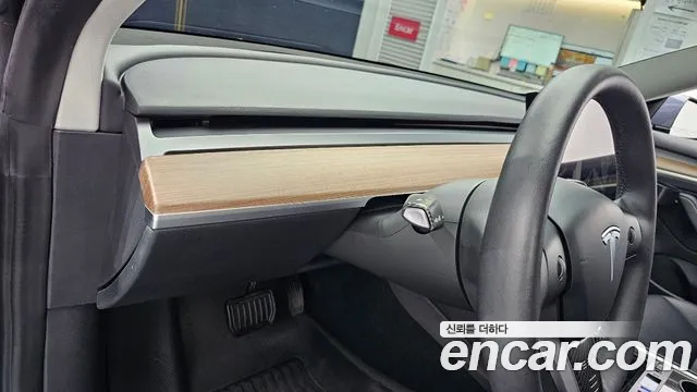 Tesla Model 3 — Фото автомобиля 30