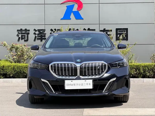 BMW i5 — Фото автомобиля 2