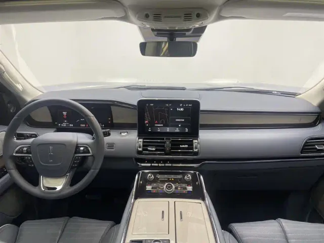 Lincoln Navigator — Фото автомобиля 13