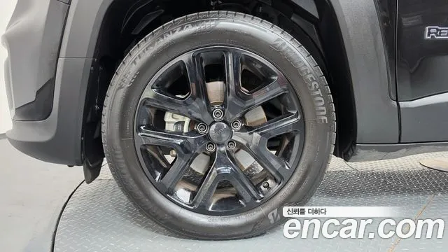 Jeep Renegade — Фото автомобиля 5