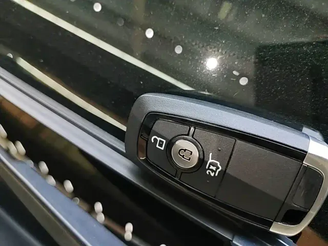 Ford Explorer — Фото автомобиля 8