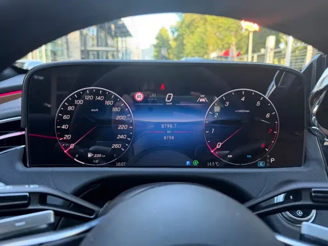 Mercedes-Benz E-Class — Фото автомобиля 10