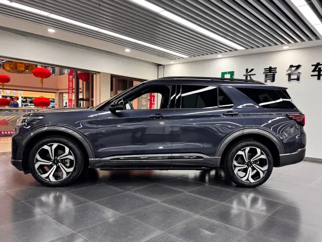 Ford Explorer — Фото автомобиля 3