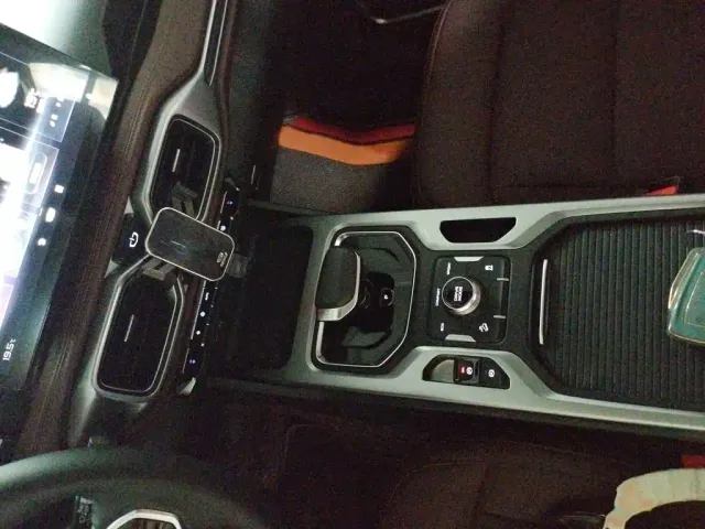 Geely Haoyue — Фото автомобиля 6