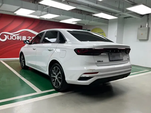Geely Emgrand — Фото автомобиля 5