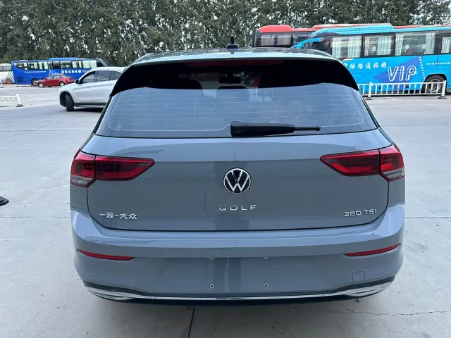 Volkswagen Golf — Фото автомобиля 18