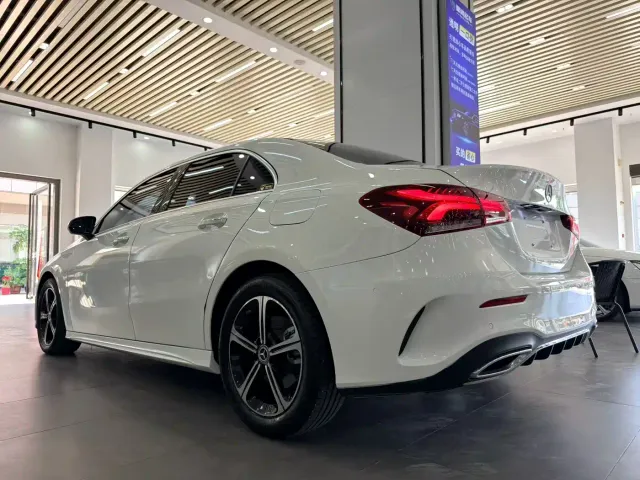 Mercedes-Benz Mercedes-Benz A-Class 2022 Facelift III A 200 L Sport Sedan Fashion — Фото автомобиля 4