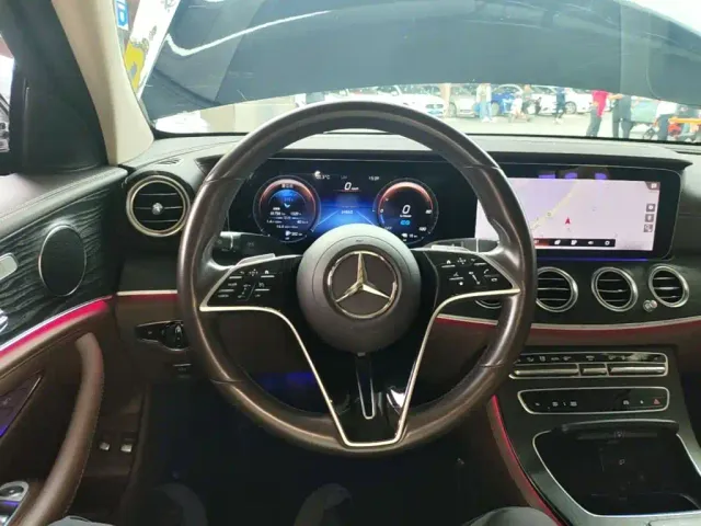 Mercedes-Benz E-Class — Фото автомобиля 10