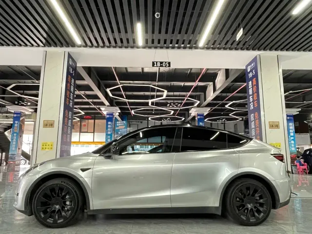 Tesla Model Y — Фото автомобиля 4