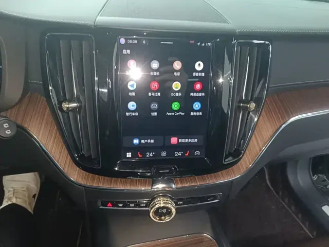 Volvo XC60 — Фото автомобиля 12