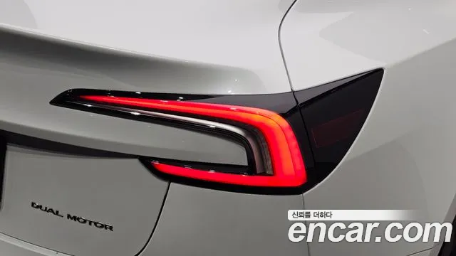 Tesla Model 3 — Фото автомобиля 8