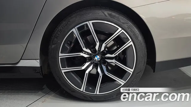 BMW 7-Series 7 серия (G70) 740i xDrive M Sport — Фото автомобиля 16