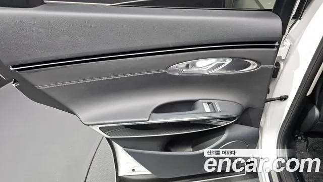 Genesis GV70 — Фото автомобиля 25