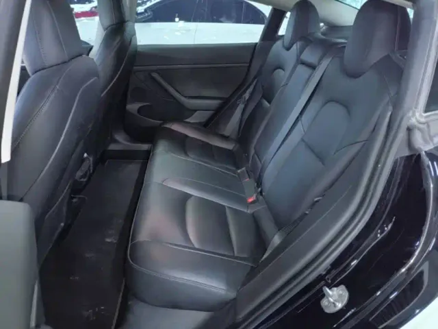 Tesla Model 3 — Фото автомобиля 16