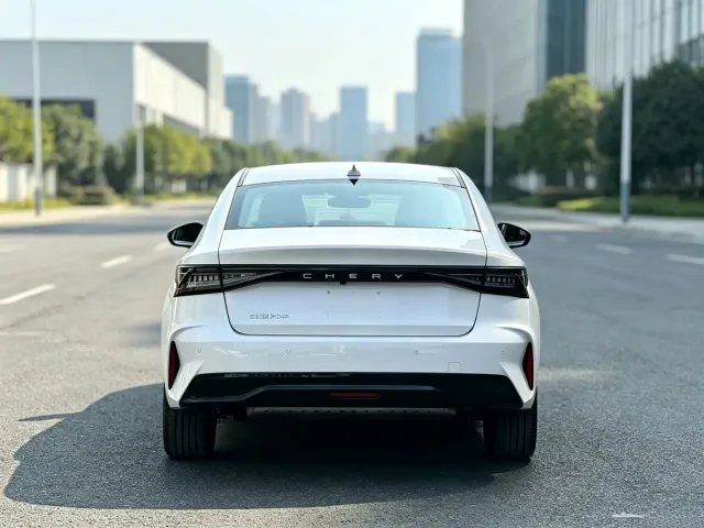 Chery Fulwin A8 — Фото автомобиля 8