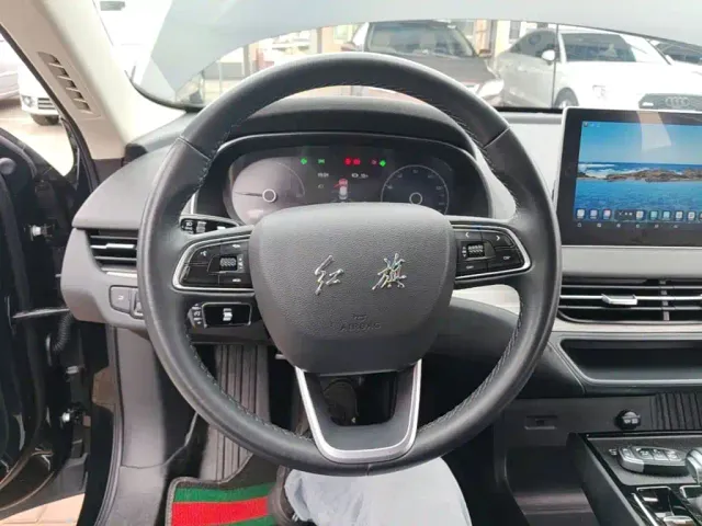 Hongqi E-QM5 — Фото автомобиля 6