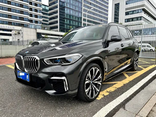 Фотография автомобиля — BMW X5