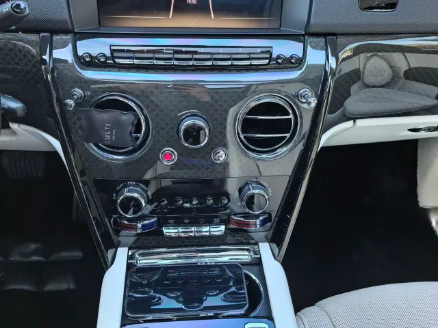Rolls-Royce Cullinan — Фото автомобиля 28
