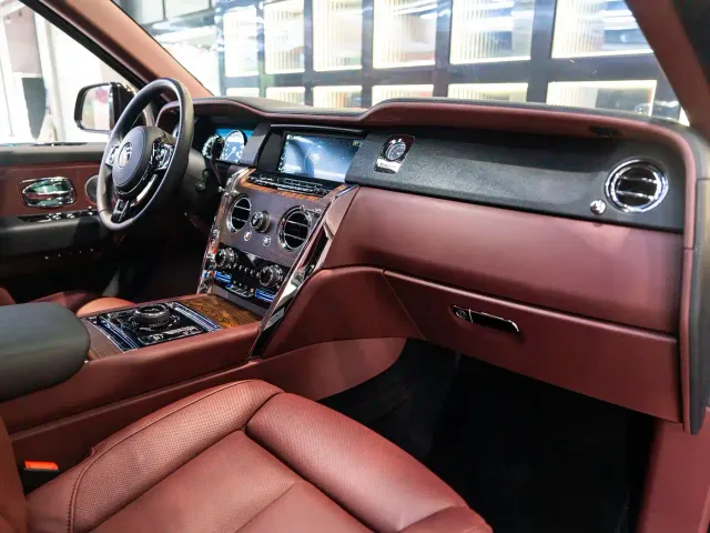Rolls-Royce Cullinan — Фото автомобиля 17