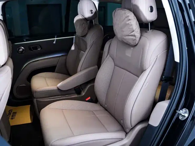 Li Auto i8 — Фото автомобиля 20