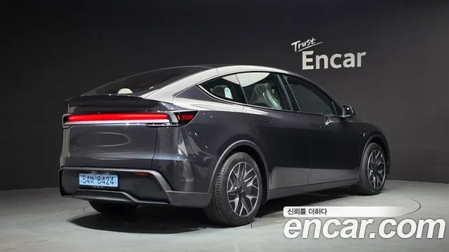 Фотография автомобиля — Tesla Model Y