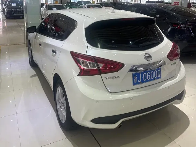 Nissan Tiida — Фото автомобиля 2