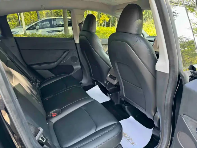 Tesla Model Y — Фото автомобиля 9