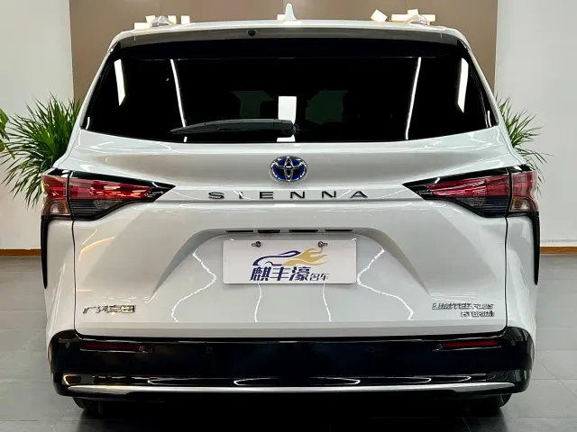 Toyota Sienna — Фото автомобиля 18