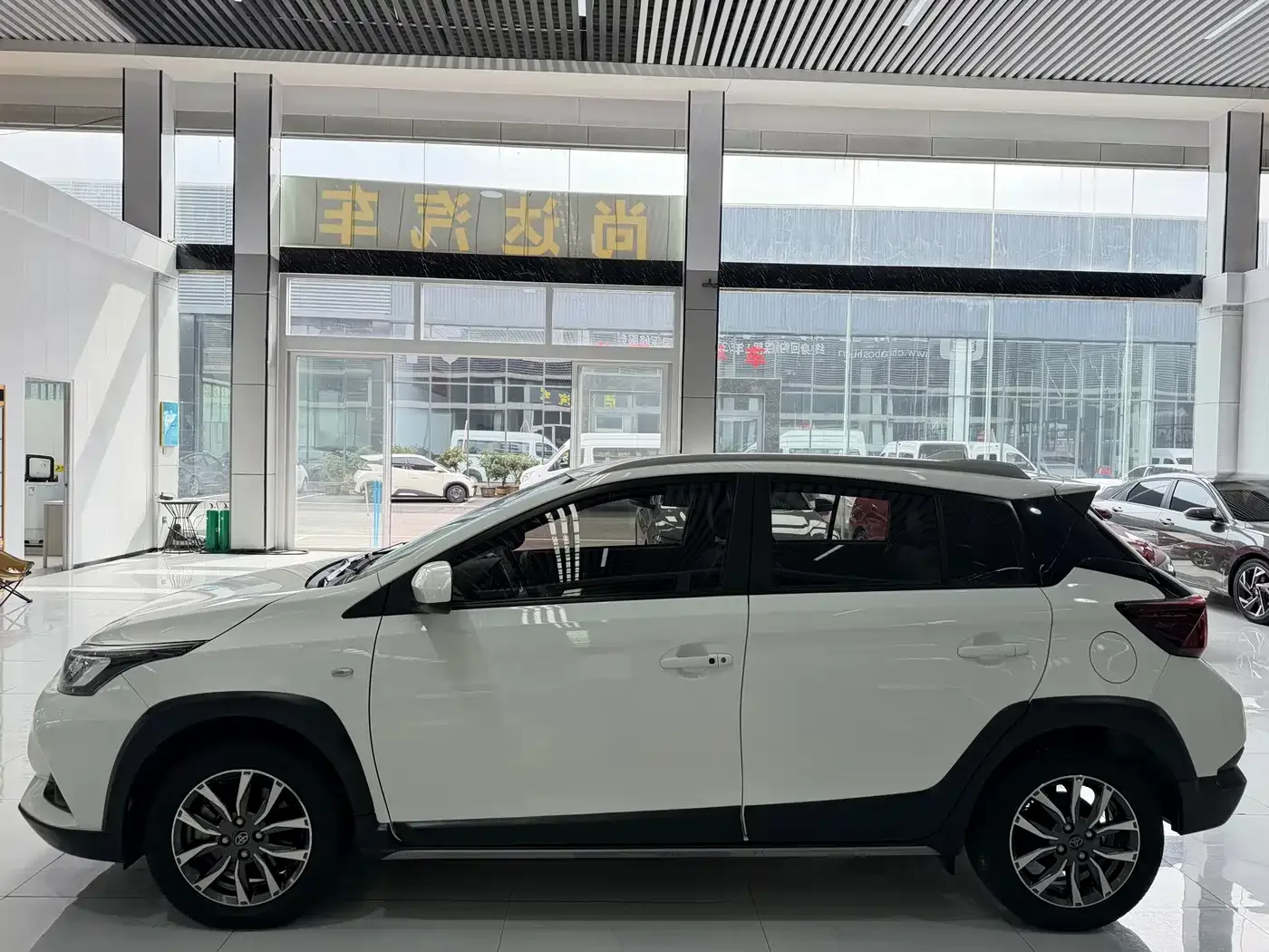 Toyota YARiS L Zhi Xuan 2022 Zhi Xuan X 1.5L CVT Luxury PLUS Edition — Фото автомобиля 3