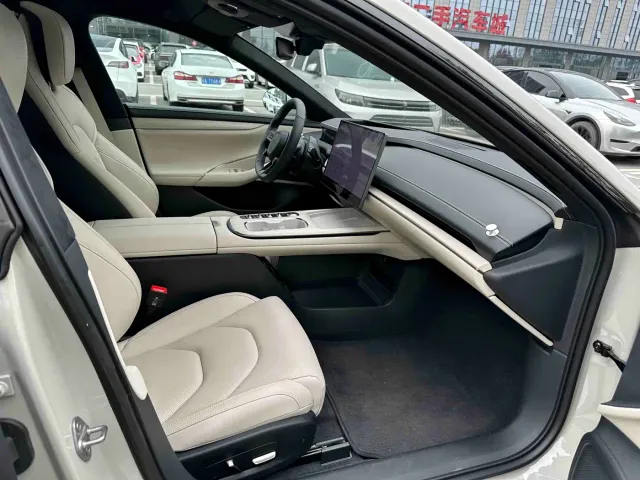 Xiaomi SU7 — Фото автомобиля 18