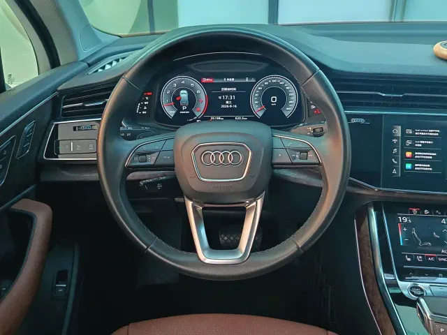 Audi Q7 — Фото автомобиля 8