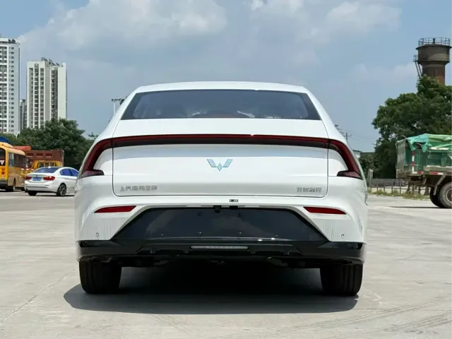 Wuling Starlight — Фото автомобиля 5