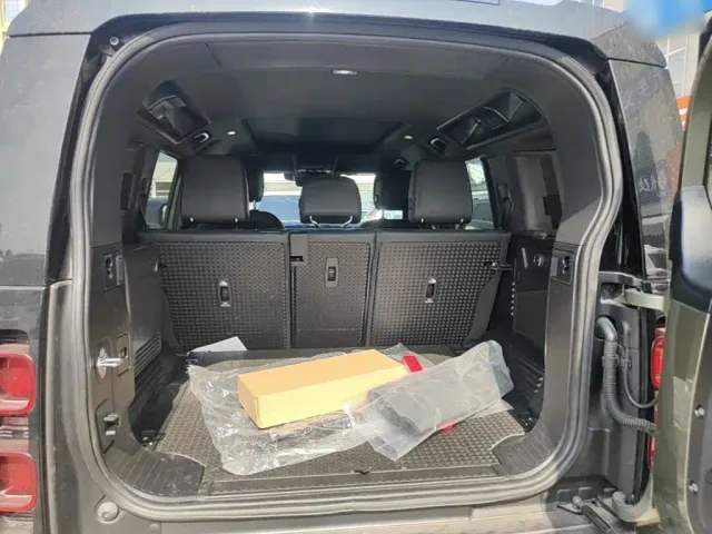 Land Rover Defender — Фото автомобиля 18